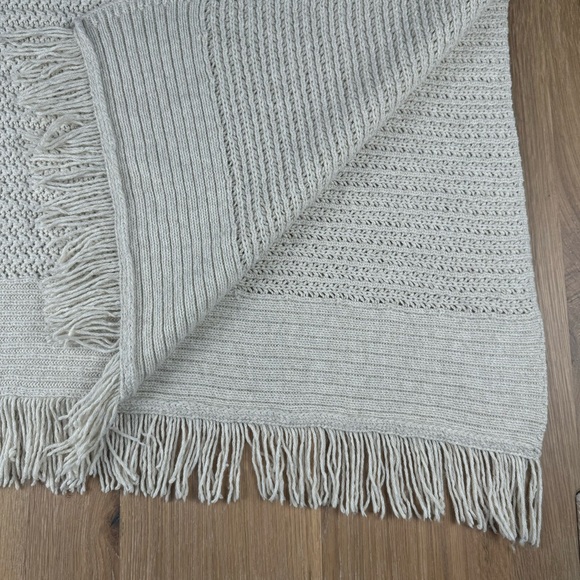 J. Jill Women’s Knit Crochet Poncho One Size Asymmetrical White Off Cotton Wool - Picture 5 of 6